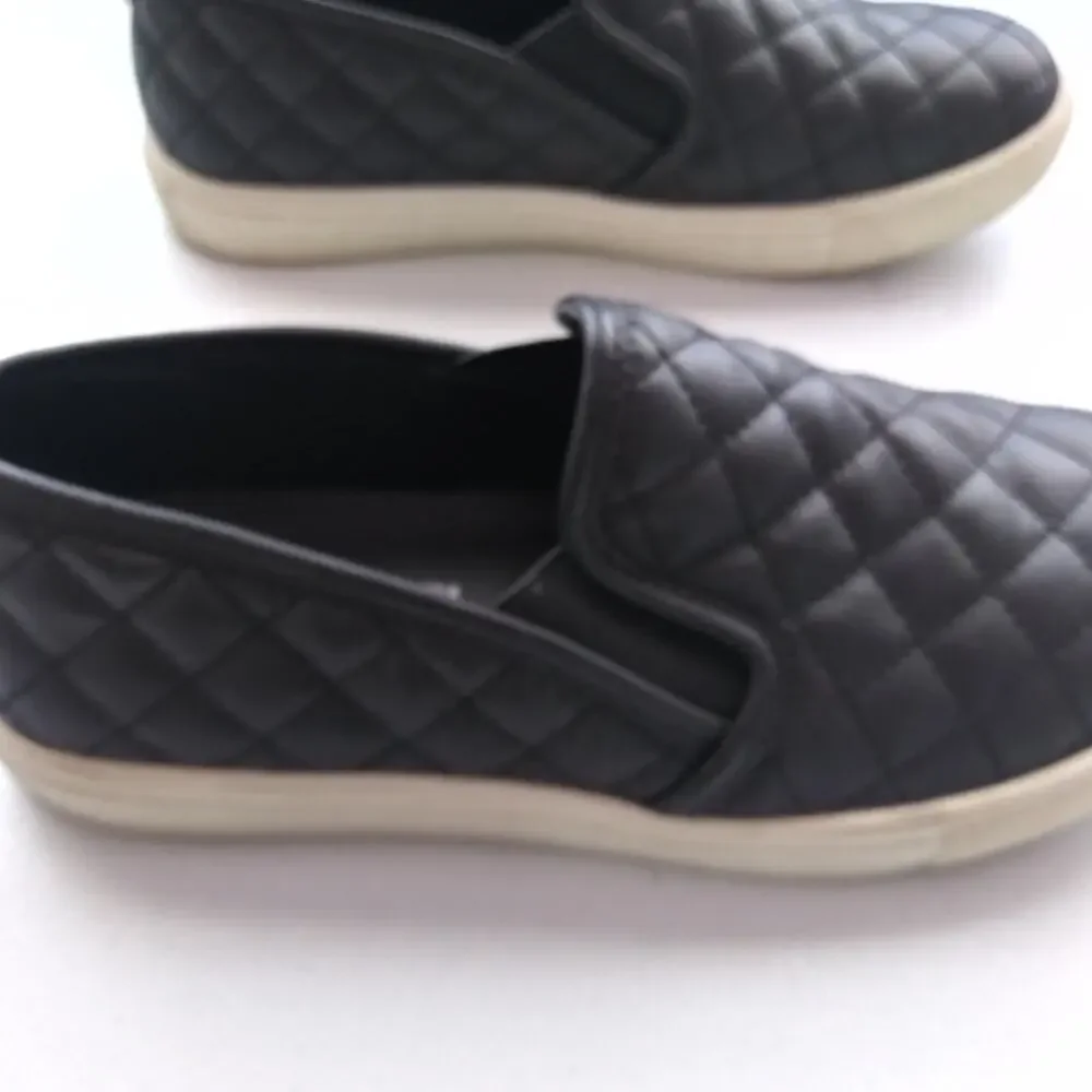 Steve Madden Black ECENTRCQ Quilted Slip On Sneakers Size 7.5